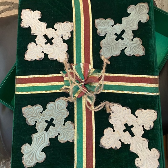 Set of 4 metal cross ornaments - Picture 1 of 7